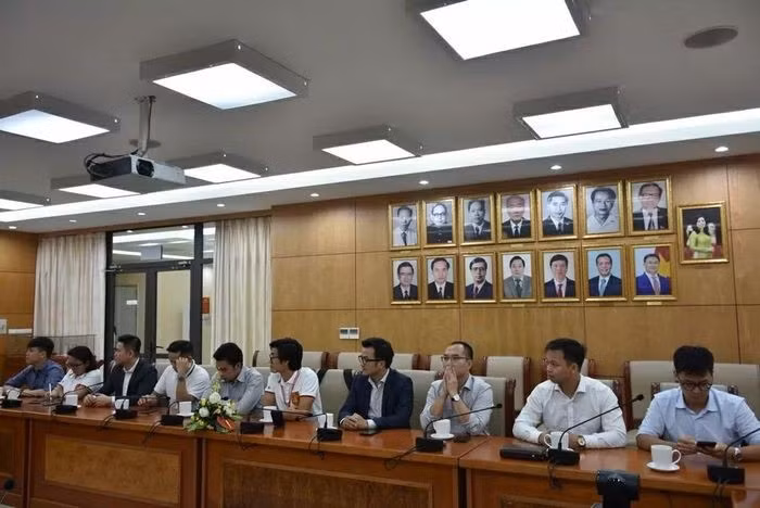 Lors de la rencontre, les délégués vietnamiens de l’étranger ont proposé plusieurs solutions concrètes pour développer les ressources humaines de haute qualité au service de la croissance durable du pays. Photo : baoquocte.vn