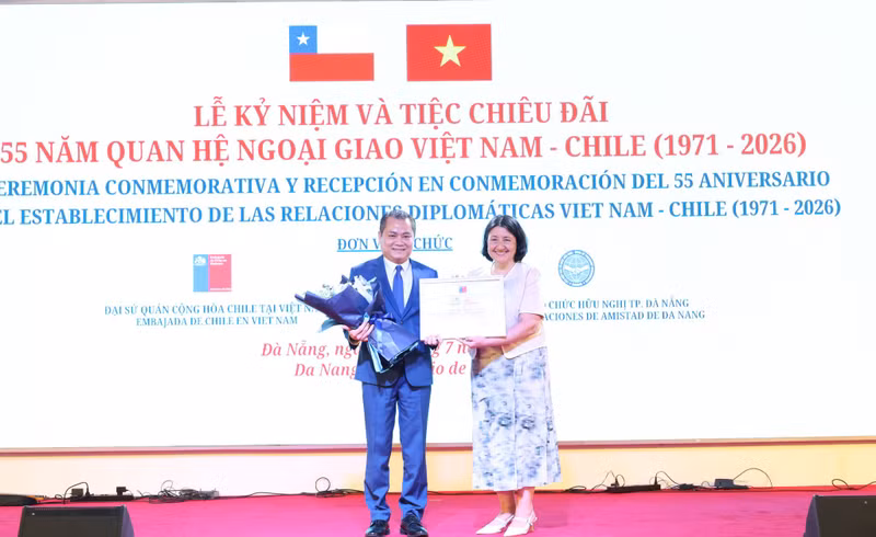 Lors de la cérémonie marquant le 55e anniversaire de l'établissement des relations diplomatiques entre le Vietnam et le Chili, le 14 juillet dans la ville de Da Nang (au Centre). Photo : baodanang.vn