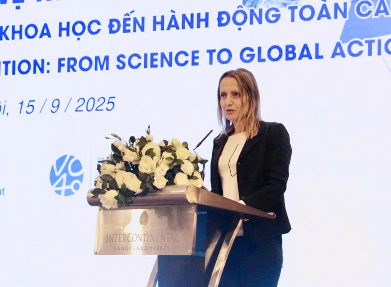 Tina Chondraki Birmpili, directrice exécutive du Fonds multilatéral pour l'application du Protocole de Montréal, apprécie hautement les mesures proactives prises par le Vietnam dans la protection de la couche d'ozone. Photo : mae.gov.vn