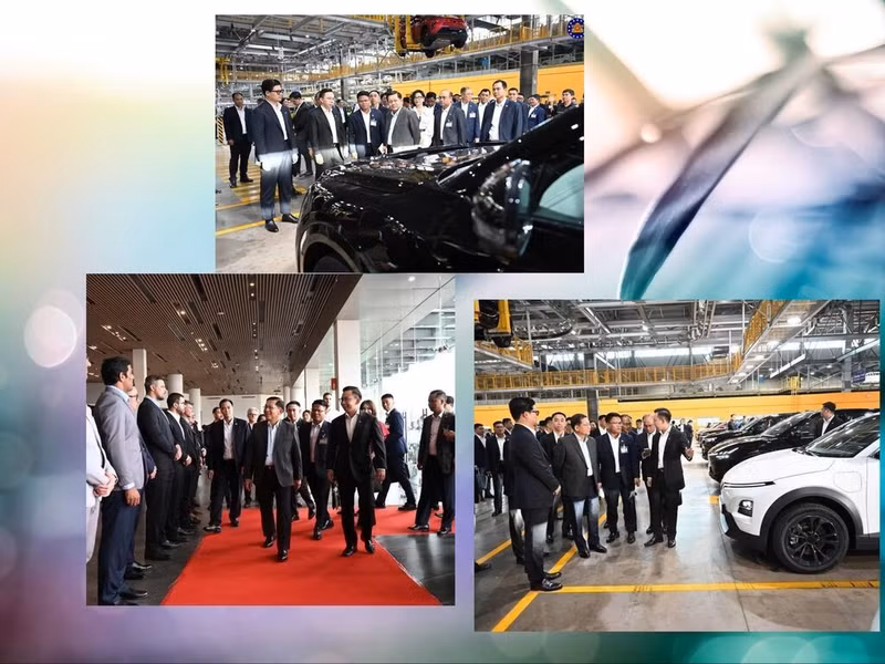 Le président du Myanmar Min Aung Hlaing visite le complexe automobile de VinFast. Photos : VNA.