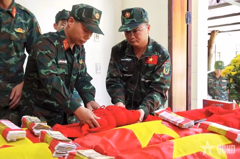 Les restes de martyrs sont transférés à la chambre mortuaire, où ils sont soigneusement pris en charge et conservés conformément à la réglementation. Photo : qdnd.vn