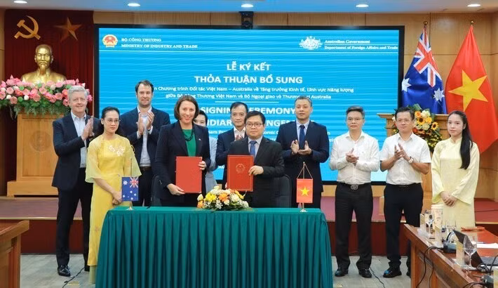 Cérémonie de signature de l’accord complémentaire dans le cadre du projet Aus4Growth Énergie, le 15 octobre à Hanoï. Photo : petrotimes.vn
