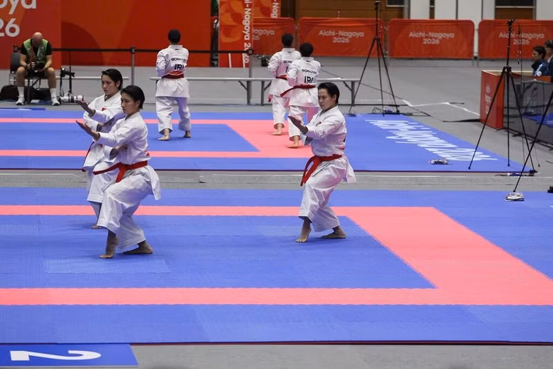 Des athlètes vietnamiennes participent à l'épreuve de kata par équipe féminine aux Jeux asiatiques de 2026. Photo : VNA.