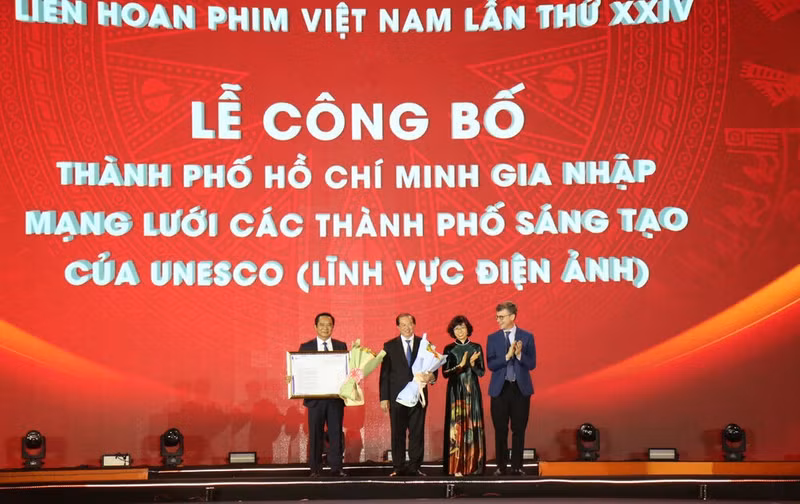 Cérémonie d’annonce de l’adhésion de Hô Chi Minh-Ville au Réseau des villes créatives de l’UNESCO en matière de cinéma, le 21 novembre. Photo : VNA