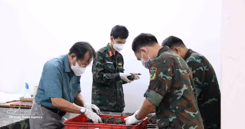 Les opérations d’exhumation et de rapatriement des restes des soldats tombés pour la Patrie, ainsi que d’identification de leurs dépouilles, sont menées conformément aux procédures et réglementations en vigueur. Photo : VNA.
