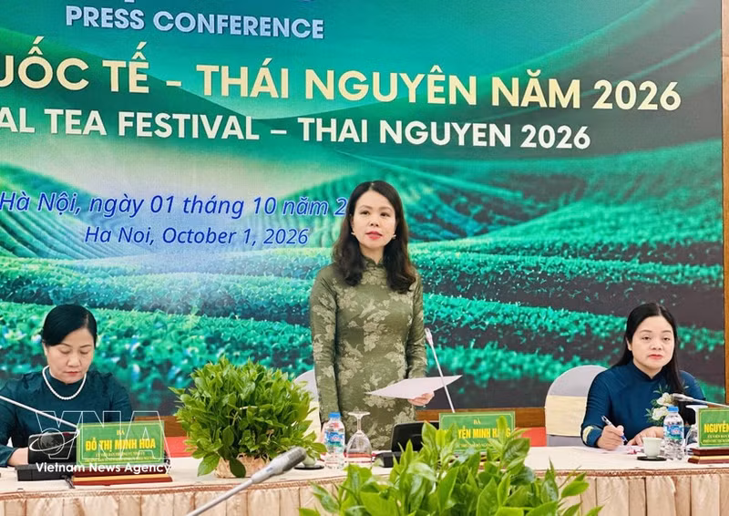 La vice-ministre des Affaires étrangères, Nguyen Minh Hang à la conférence de presse présentant le Festival international du thé de Thai Nguyen. Photo : VNA. 