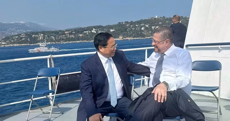 Le Premier ministre vietnamien Pham Minh Chinh (gauche) et le président costaricien Rodrigo Chaves. Photo : VNA. 