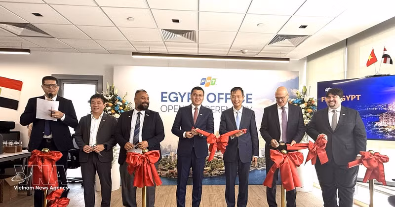 Le groupe FPT a inauguré, le 13 octobre, son bureau en Égypte, baptisé FPT Egypt. Photo : VNA.