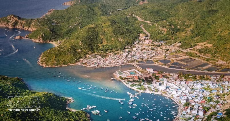 La beauté de la baie de Khanh Hoa. Photo : VNA.
