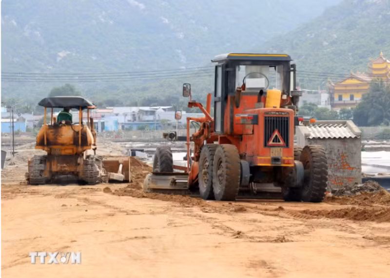 Le projet de parc industriel de Phuoc Nam, situé dans la commune de Ca Na, entre dans sa phase de construction. Photo : VNA.