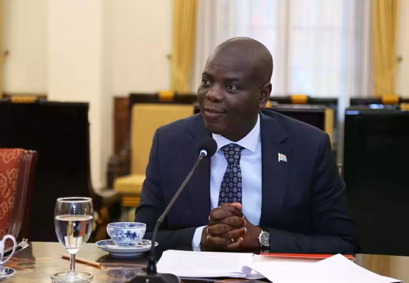 Le ministre Ronald Lamola a affirmé que la visite d’État au Vietnam du président sud-africain Cyril Ramaphosa visait à renforcer la coopération bilatérale, en particulier dans les secteurs du commerce, de l’investissement et de l’exploitation minière, ainsi que la coopération entre les organismes chargés de l'application de la loi. Photo : baoquocte.vn
