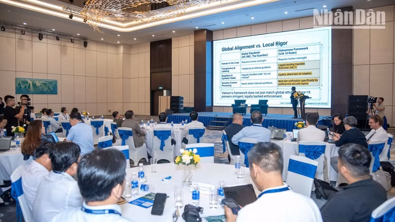 Le Forum international sur l'intelligence artificielle WAN-IFRA Vietnam 2026 s'impose comme une conférence technologique appelant à la synergie des rédactions et des éditeurs à travers des actions résolues et globales dans cette nouvelle ère technologique. Photo : NDEL