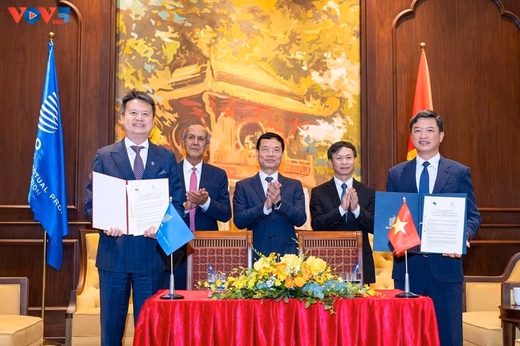 Le Département vietnamien de la propriété intellectuelle et l’OMPI signent un mémorandum de coopération. Photo: VOV