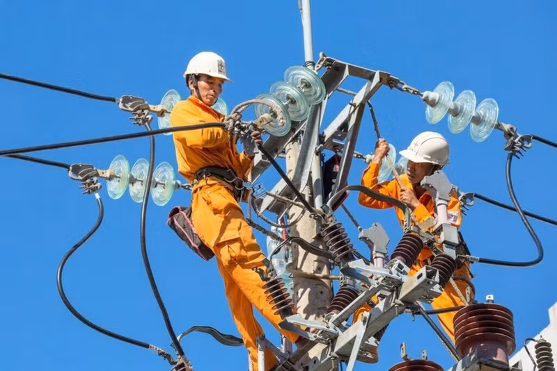 Des investissements synchronisés dans la production d’électricité, les réseaux et les systèmes de stockage seront déterminants pour assurer la sécurité énergétique et réduire les émissions, conformément aux objectifs de croissance verte. Photo : VNA.