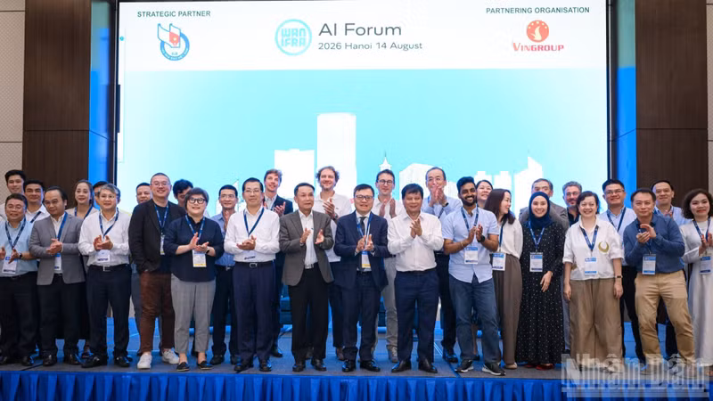 Des délégués du Forum international sur l’intelligence artificielle WAN-IFRA 2026, le 14 août à Hanoï. Photo : NDEL.
