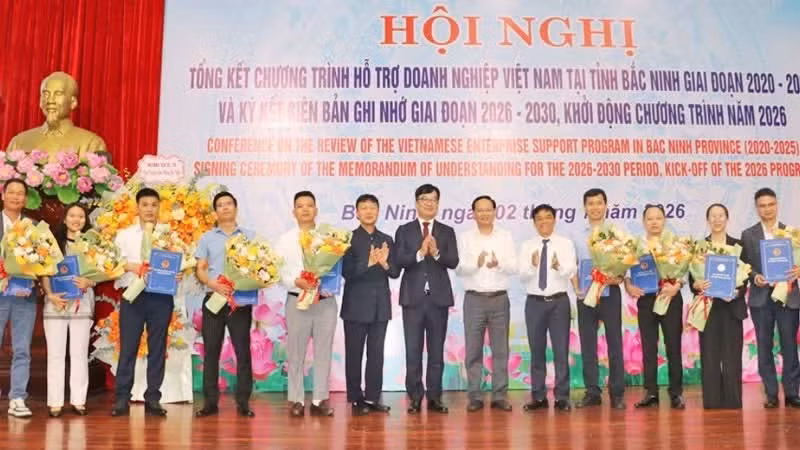 Lors de la conférence-bilan du Programme de soutien aux entreprises vietnamiennes à Bac Ninh pour la période 2020 – 2025. Photo : NDEL