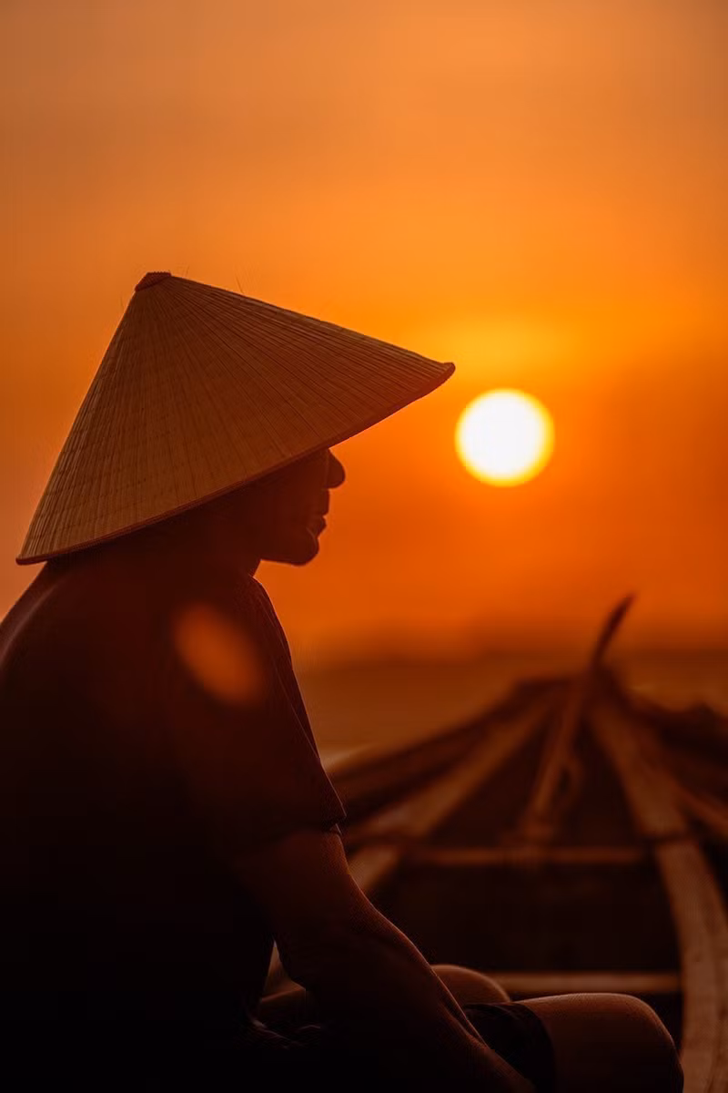Assister au coucher du soleil sur la lagune Ô Loan est une expérience inoubliable. Photo : VNA.