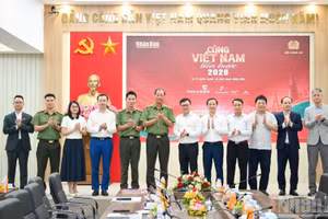 Les délégués présents à la cérémonie de lancement de la marche nationale « Avançons avec le Vietnam » 2026.