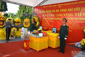 Ha Tinh : obsèques de deux frères martyrs, 48 ans après leur mort au combat