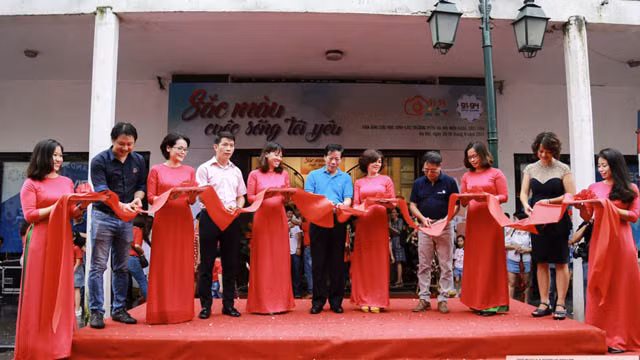 « Couleurs de la vie » à travers le regard d’anciens élèves de Hanoi ảnh 4