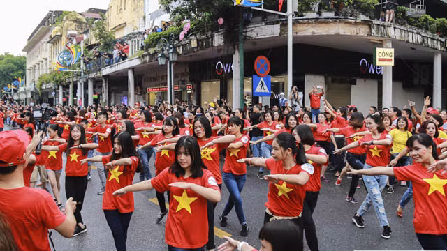 « Couleurs de la vie » à travers le regard d’anciens élèves de Hanoi ảnh 3