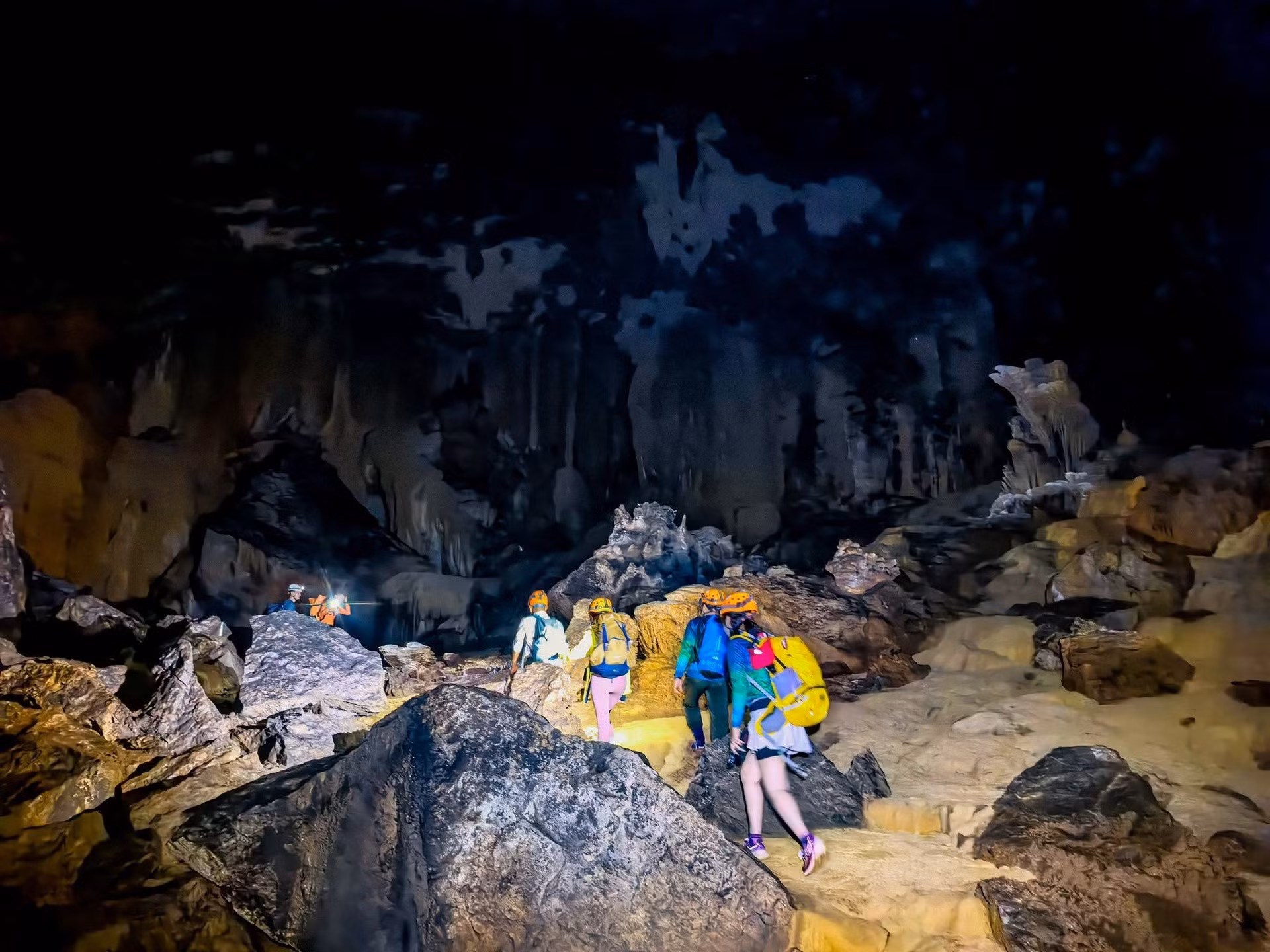 La structure dispose de deux entrées distinctes : l’une d’une superficie d’environ 5 m² et l’autre, beaucoup plus étroite, permettant à peine le passage d’un adulte. Photo: Jungle Boss