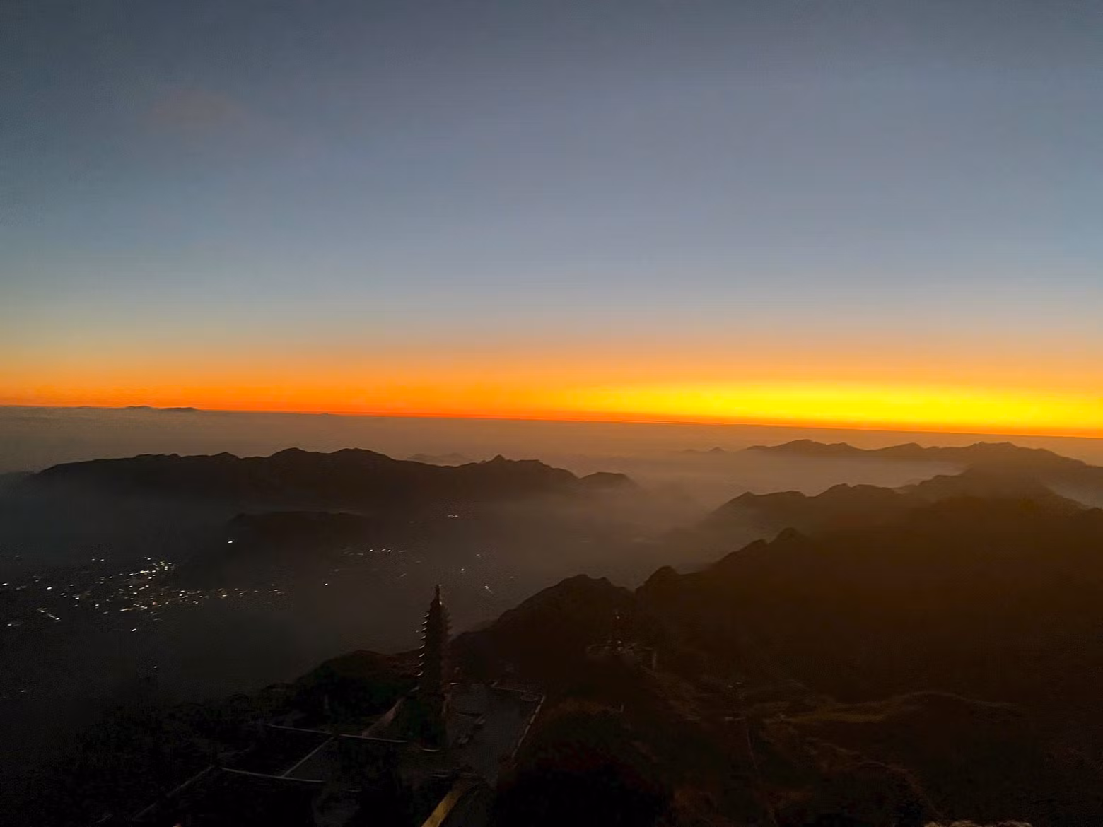 La beauté du lever du jour sur le toit de l’Indochine. Photo : Sun World Fansipan Legen