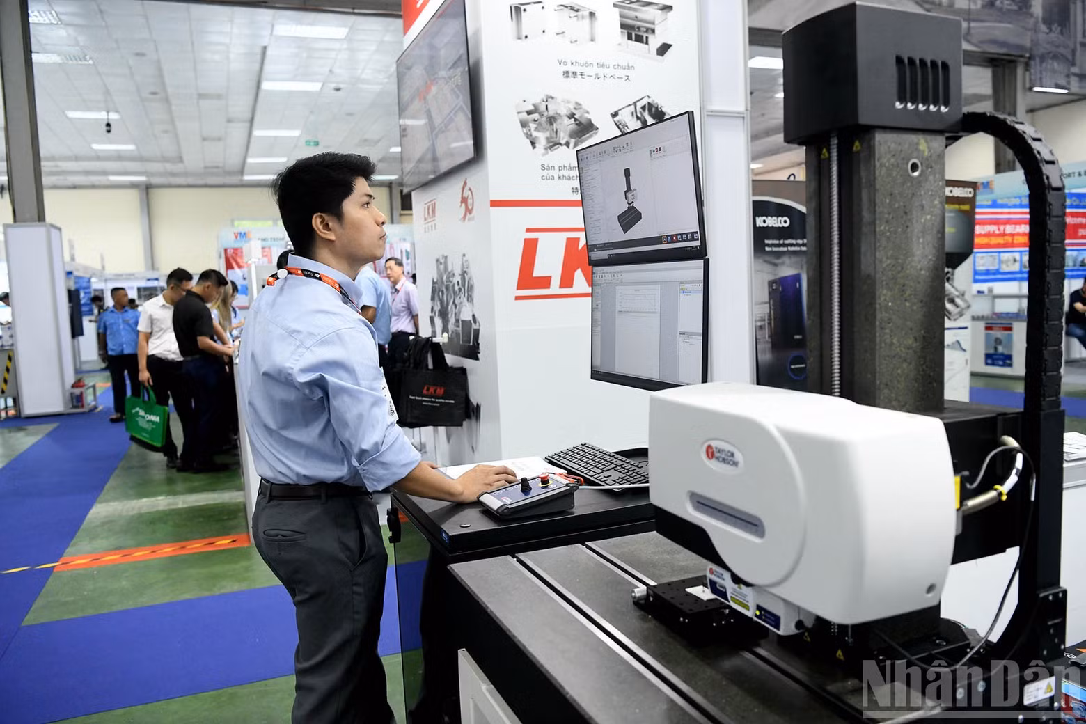 Les expositions sont un lieu de rencontre idéal pour ceux qui travaillent dans des domaines industriels clés tels que l'électricité, l'électronique, l'automobile, la mécanique de précision, la construction, les plastiques et les produits chimiques. Photo : NDEL.