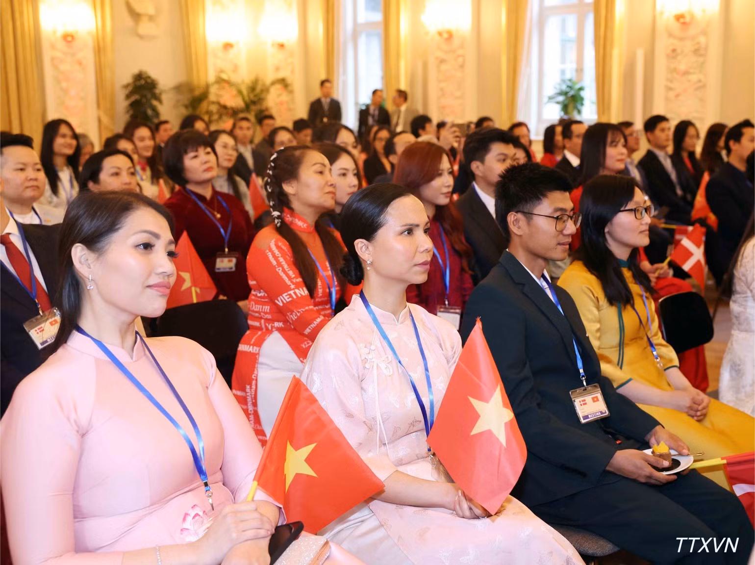 Le SG du PCV et président To Lam s’est dit convaincu que les communautés vietnamiennes au Danemark, en Islande et en Suède continueraient de s’intégrer harmonieusement dans leurs sociétés d’accueil, tout en préservant leurs liens avec leur Patrie et en contribuant à la construction d’un Vietnam puissant et prospère. Photo : VNA