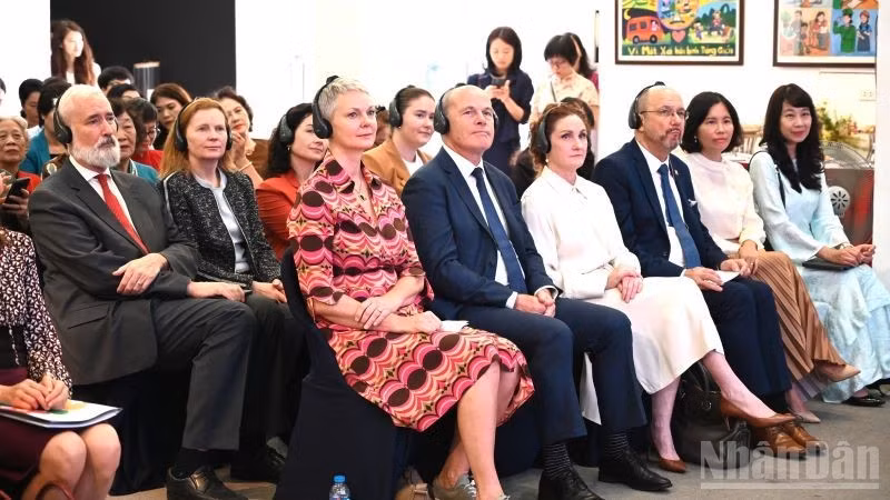 Le colloque vise à renforcer la sensibilisation à l’égalité des sexes et à promouvoir le dialogue sur les stratégies favorisant la participation des femmes aux postes de direction. Photo : NDEL