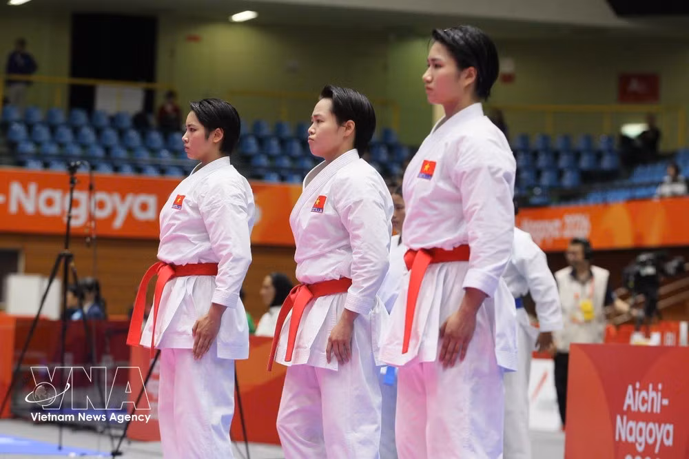 Athlètes de l'équipe féminine vietnamienne de kata aux Jeux asiatiques de 2026. Photo : VNA