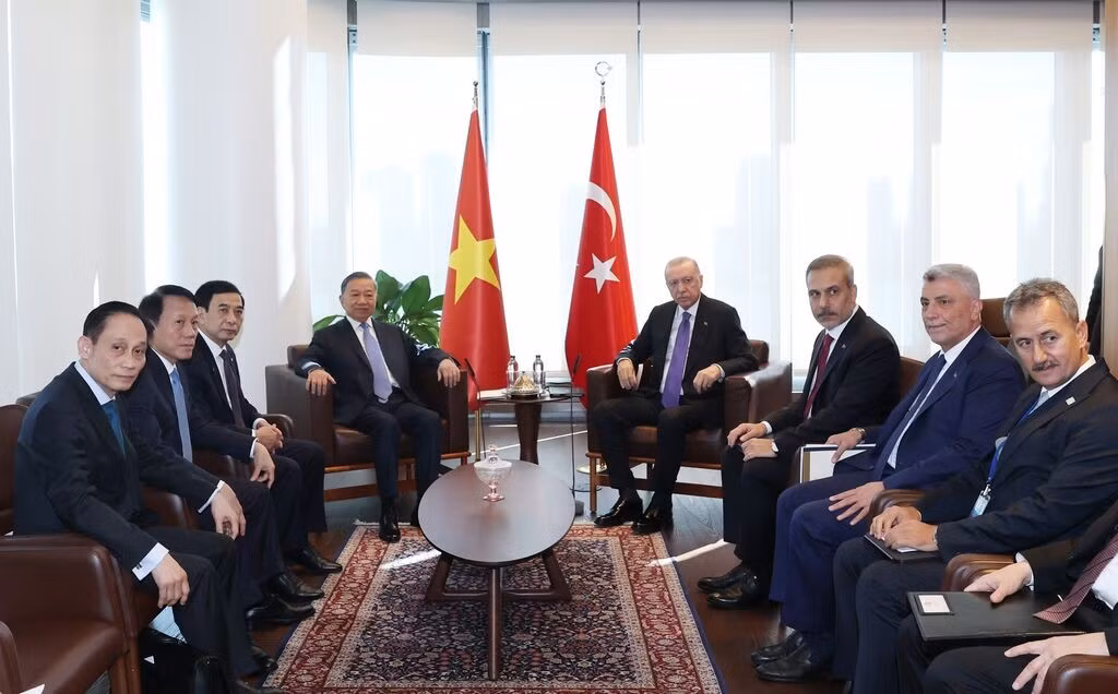La rencontre entre le SG du PCV et président To Lam et le président turc Recep Tayyip Erdogan à New York. Photo : VNA.