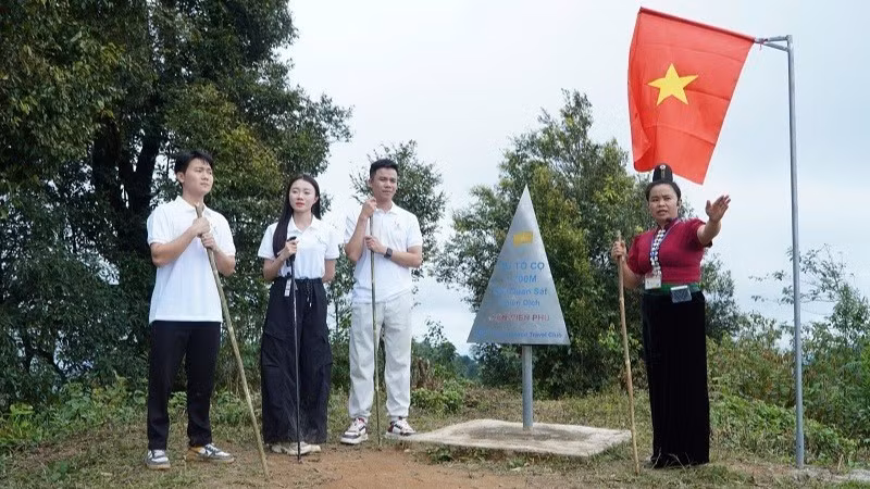 Culminant à 1 700 mètres d'altitude, le sommet de Pu To Co joue un rôle stratégique crucial en tant que poste d'observation principal du commandement vietnamien durant la célèbre bataille de Dien Bien Phu en 1954. Photo : service de la Culture, des Sports et du Tourisme de la province de Dien Bien.