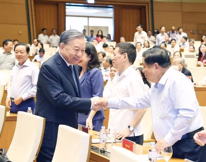 Le secrétaire général du Parti, Tô Lâm, lors de la conférence nationale sur la diffusion et la mise en œuvre de quatre résolutions du Politburo. Photo: VNA