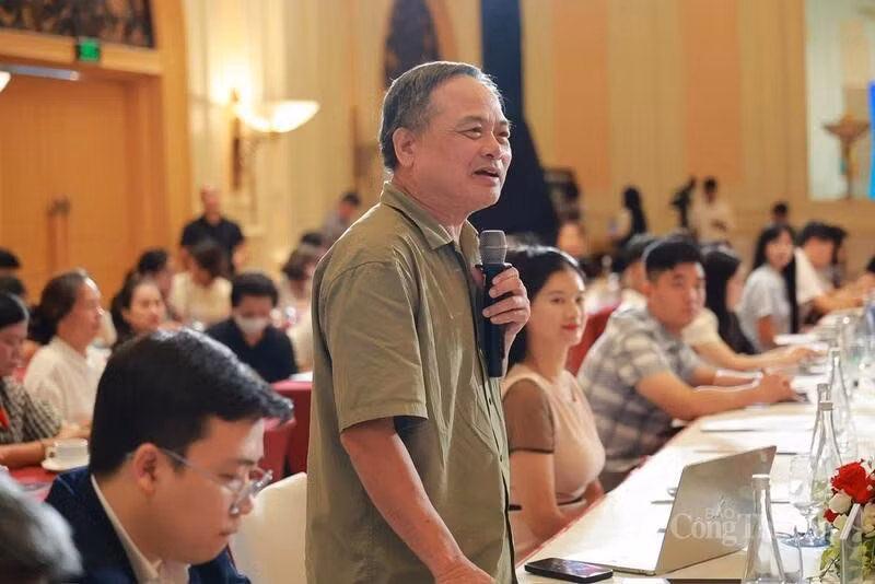 Selon le professeur associé Nguyen Quoc Thinh, spécialiste en stratégie de marque, la consommation durable doit être appréhendée de manière multidimensionnelle. Photo : congthuong.vn