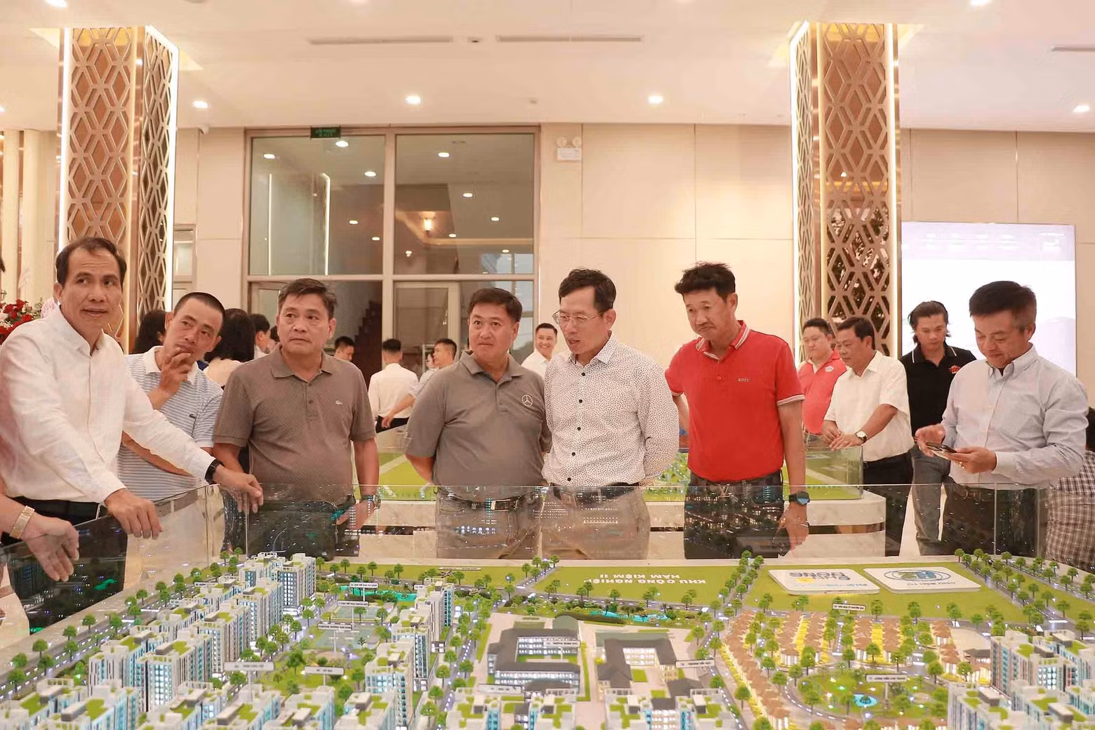 La zone industrielle de Ham Kiem II attire l’attention de nombreux investisseurs vietnamiens et étrangers dans des secteurs aussi variés que la fabrication des composants de trafic, l’industrie électronique, les matériaux de construction, les énergies renouvelables, l’agriculture de haute technologie, ou encore la transformation alimentaire. Photo : baodautu