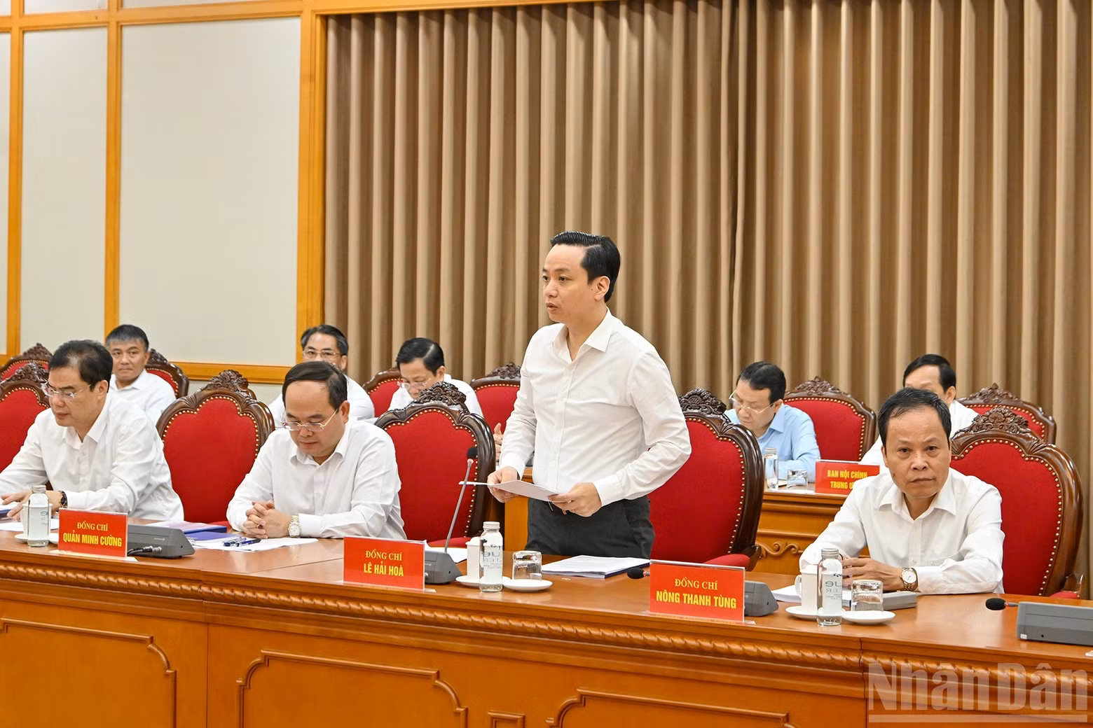 Le secrétaire adjoint du Comité provincial du Parti et président du Comité populaire de la province de Cao Bang, Le Hai Hoa, prend la parole. Photo : NDEL