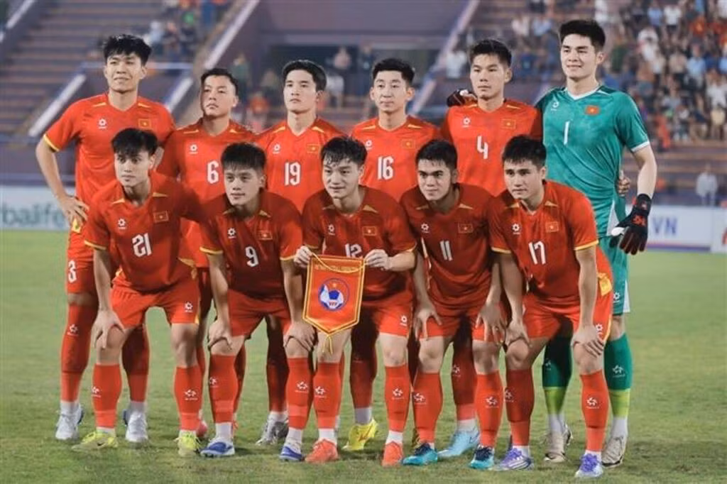 Le Vietnam U23, grâce à une victoire 1‑0 contre le Yémen, s’impose comme leader du groupe C et valide sa participation à la phase finale, confirmant son statut de force majeure du football jeunes en Asie. Photo : VNA.