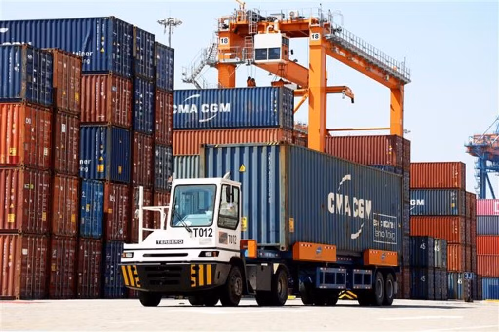 Au cours des sept premiers mois de 2025, les exportations vietnamiennes ont atteint 262,44 milliards de dollars, soit une hausse de 14,8 % sur un an. Photo : VNA