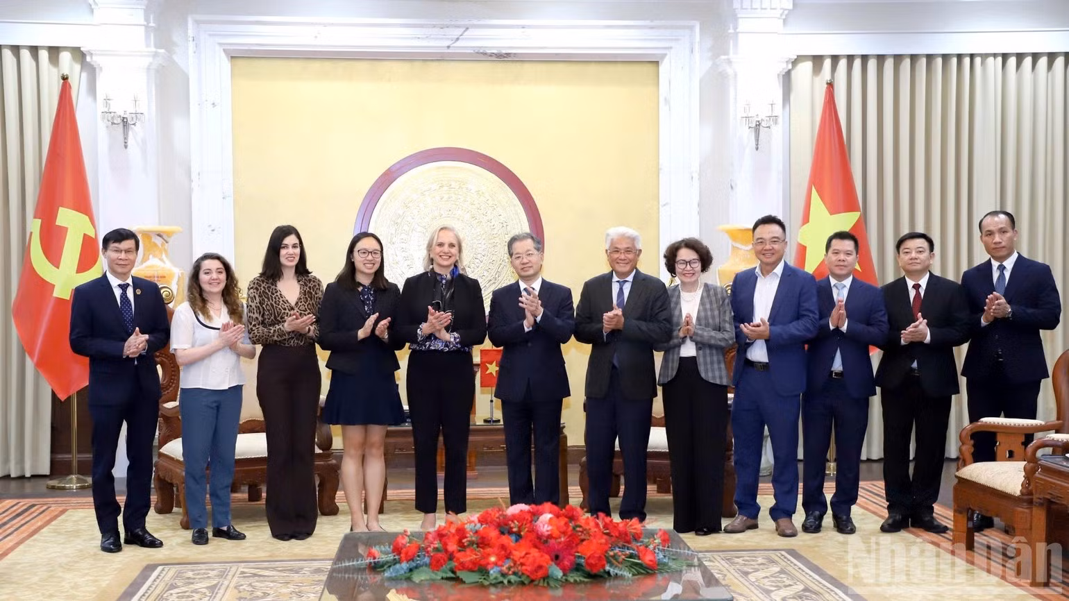 Selon Kirsty Brimelow KC, le Vietnam pourra attirer des experts, des juges et des avocats hautement qualifiés, dotés d’une expérience internationale et prêts à contribuer à la création du Centre financier international. Photo : NDEL