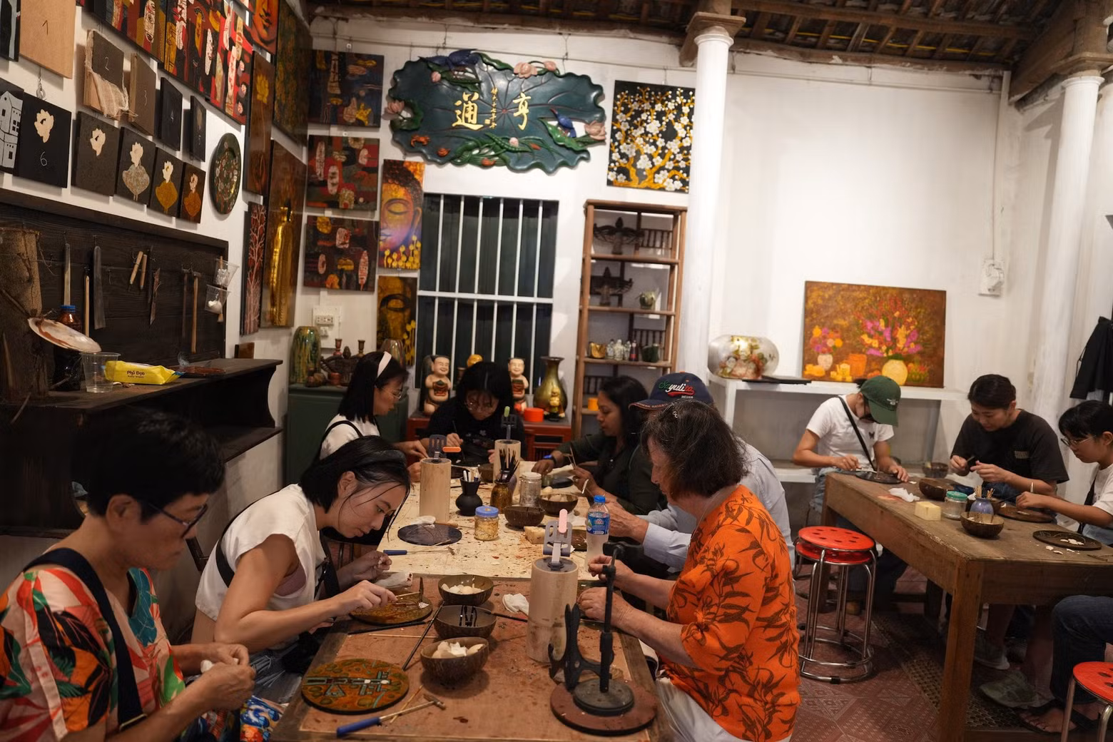 Le village de laque de Ha Thai attire les touristes grâce à ses activités artisanales traditionnelles. Photo : hanoimoi.vn