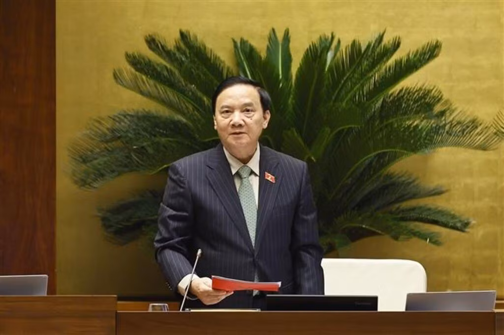 Le vice-président de l'Assemblée nationale, Nguyên Khac Dinh, prononce un discours. Photo : VNA