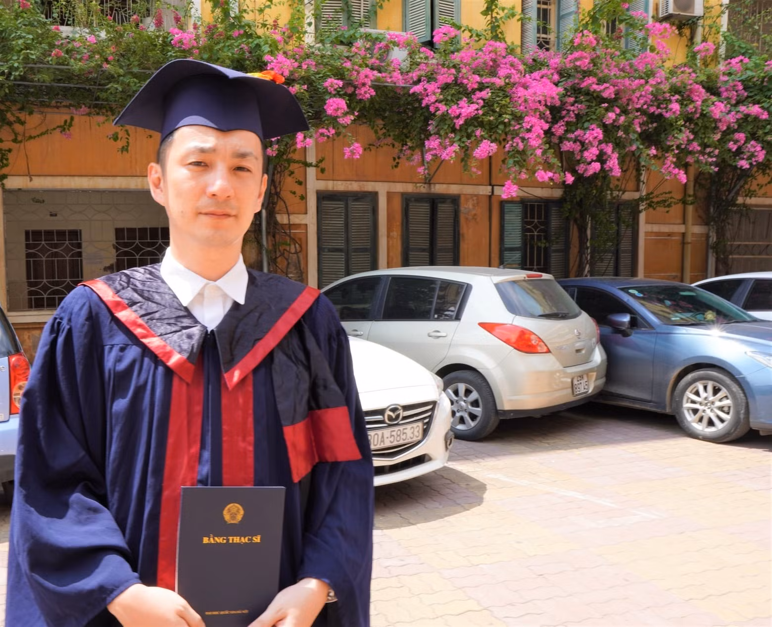Kaneya Manabu a obtenu son diplôme de master en études vietnamiennes à l’Université des Sciences sociales et humaines, en juillet 2020. Photo : thoidai.vn
