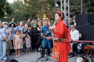 Un numéro artistique imprégné de l'identité culturelle vietnamienne lors du Festival international de musique de Gabala, en juillet 2026. Photo : hanoimoi.vn