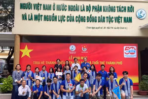 Des jeunes vietnamiens d'outre-mer. Photo : VNA.