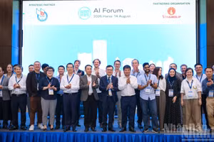 Des délégués du Forum international sur l’intelligence artificielle WAN-IFRA 2026, le 14 août à Hanoï. Photo : NDEL.