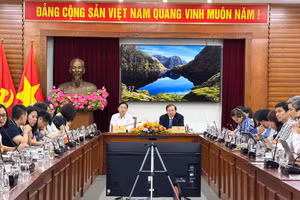 Le vice-ministre de la Culture, des Sports et du Tourisme, Ta Quang Dông, préside une réunion sur l'organisation de la 2ᵉ édition du Festival culturel mondial à Hanoï. Photo : Chinhphu.vn