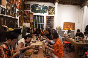 Le village de laque de Ha Thai attire les touristes grâce à ses activités artisanales traditionnelles. Photo : hanoimoi.vn
