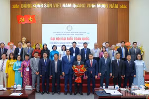 Le Comité exécutif de l’Association d’amitié Vietnam – Suède pour le mandat 2026 – 2031. Photo : NDEL.