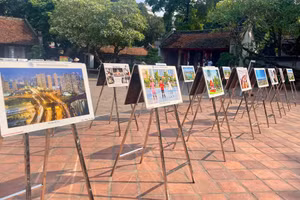 Lors de l’exposition photographique « Hanoï dans mon cœur ». Photo : vanhoavaphattrien.vn
